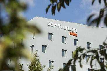 Апарт-отель Seven Urban Suites Nantes Centre
