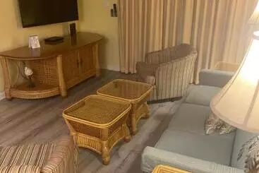 Getaways At Soundside Holiday Beach Resort