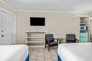 Dolphin Oceanfront Motel   Nags Head