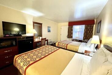 فندق على الطريق Passport Inn Somers Point   Somers Point