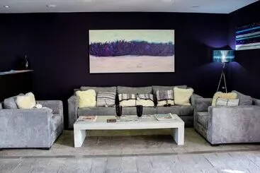 Отель Dazzler By Wyndham Puerto Madryn