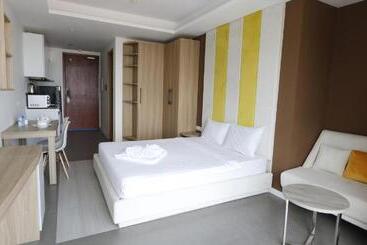 בית מלון כפרי The Penthouse Residence