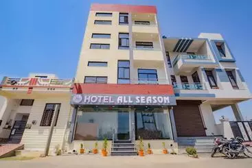Hotel Collection O All Season