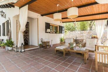 ホテル El Rincón De Celi