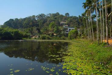 Hotel Karlad Lake View Resort