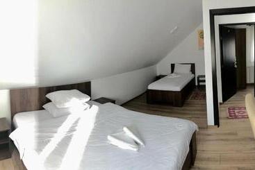 پانسیون Vila Fan Confort