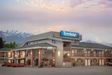 Отель Travelodge By Wyndham Golden Sportsman Lodge