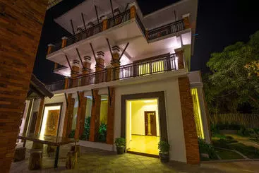 هتل Les Bambous Luxury