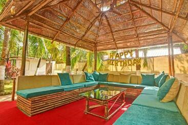 Hotel Capital O 85392 La Perla Resorts