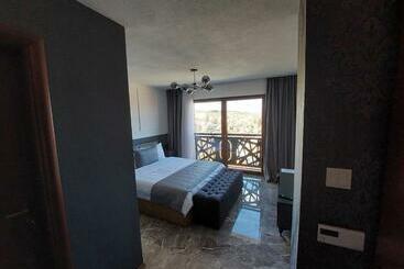 Hotel Konak Hilltop Lodge & Villa
