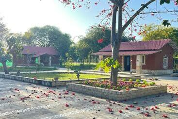 בית מלון כפרי Book Rooms & Villa  Bairagarh Living Farm Stay