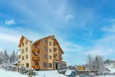 Hôtel Rich Oak   готель з відкритим панорамний басейном