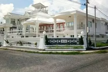 Pension The Magnificent White House In Semporna