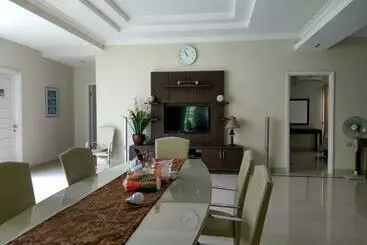 Aamiaismajoitus (B&B) Puri Ratna Joewita