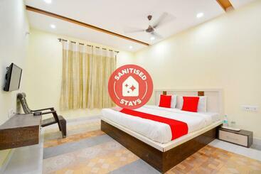 Otel Oyo 42769 Vij Guest House