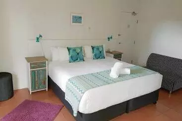 בית מלון כפרי Lennox Beach Resort