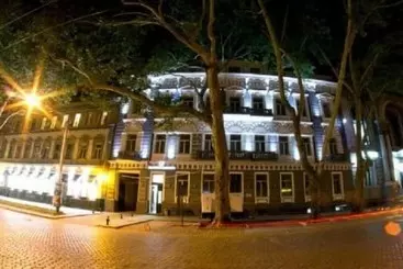 Metro Hotel Apartments