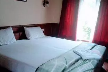 Pensión Johnson S Homestay   Ecohouseboat