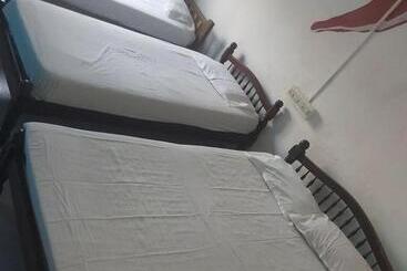 Pensão Johnson S Homestay   Ecohouseboat