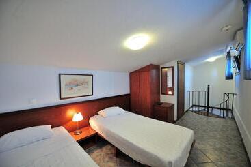 هتل Eye Q Resort Seaview