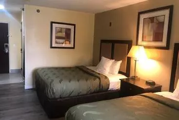 酒店 Quality Inn & Suites Woodstock Near Lake Geneva