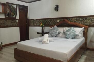 בית מלון כפרי El Nido Viewdeck Cottages