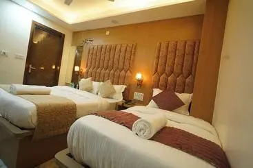 ホテル Mahesh Guest House By Wb Inn