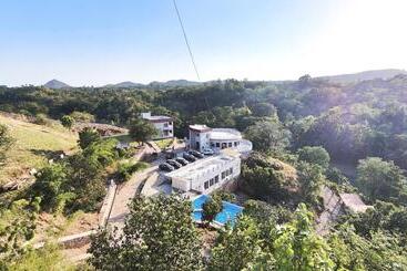 Hotel The Sky Imperial Pavoreal Jungle Resort