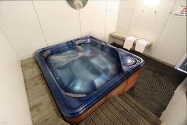 Отель Turangi Leisure Lodge