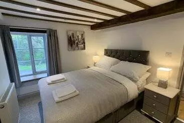 Swan House Tea Room And Bed & Breakfast