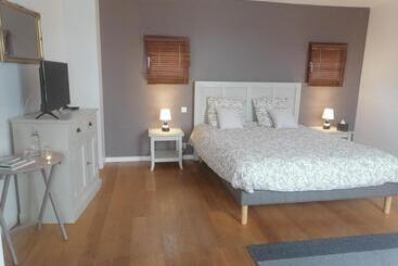 تختخواب و صبحانه La Longère Des Olonnes