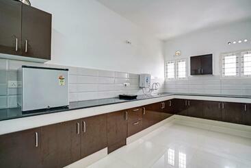 Szálloda Collection O 85602 Ecstasy Appartment