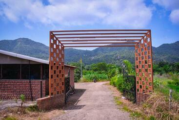 فندق Giri Sarovar Resort