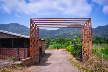 Hotel Giri Sarovar Resort