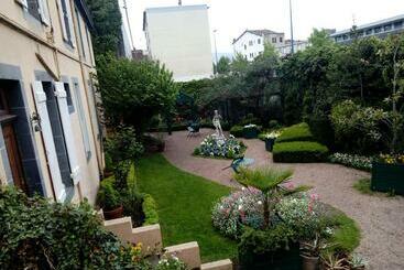 تختخواب و صبحانه Propriété Charbaymond