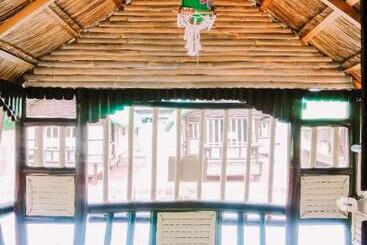 리조트 Lazerena Lodge