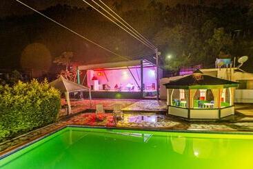 Hotel Esmeralda Entre Montañas