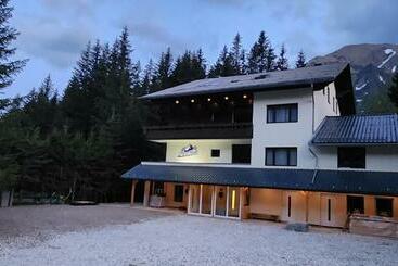 بنسيون Alpenklub