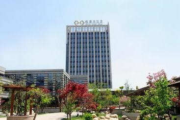 בית מלון כפרי Gloria Grand