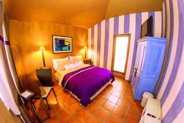 هتل Azul Colonial