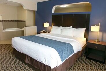 Отель Comfort Suites Benton Harbor  St. Joseph