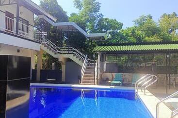 Alona Whitehouses Resort