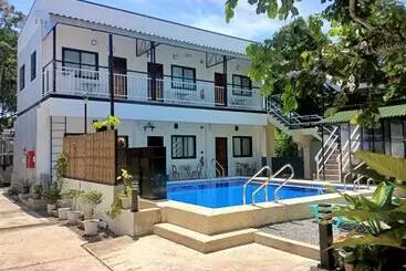 Alona Whitehouses Resort