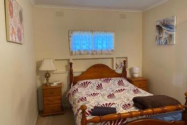 פנסיון Mitcham Station Home Stay