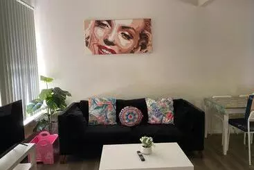 Pensionat Mitcham Station Home Stay