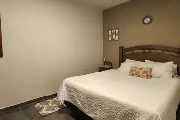 هتل آپارتمان Ivy House Apart