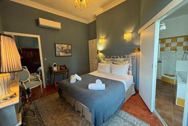 پانسیون Chateau De Roquelune