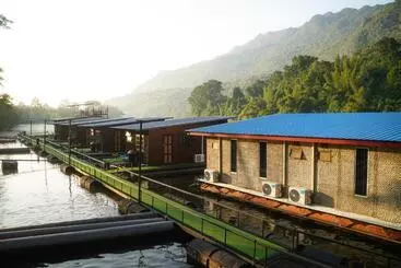 ホテル Phu Naphat Resort