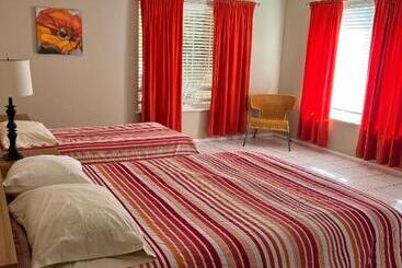 Hotel Seven Bluff Cabins