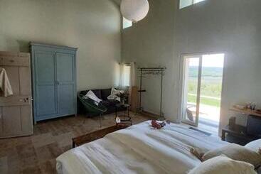 ベッドアンドブレックファースト Mas Les Escourtades Chambres D Hôtes